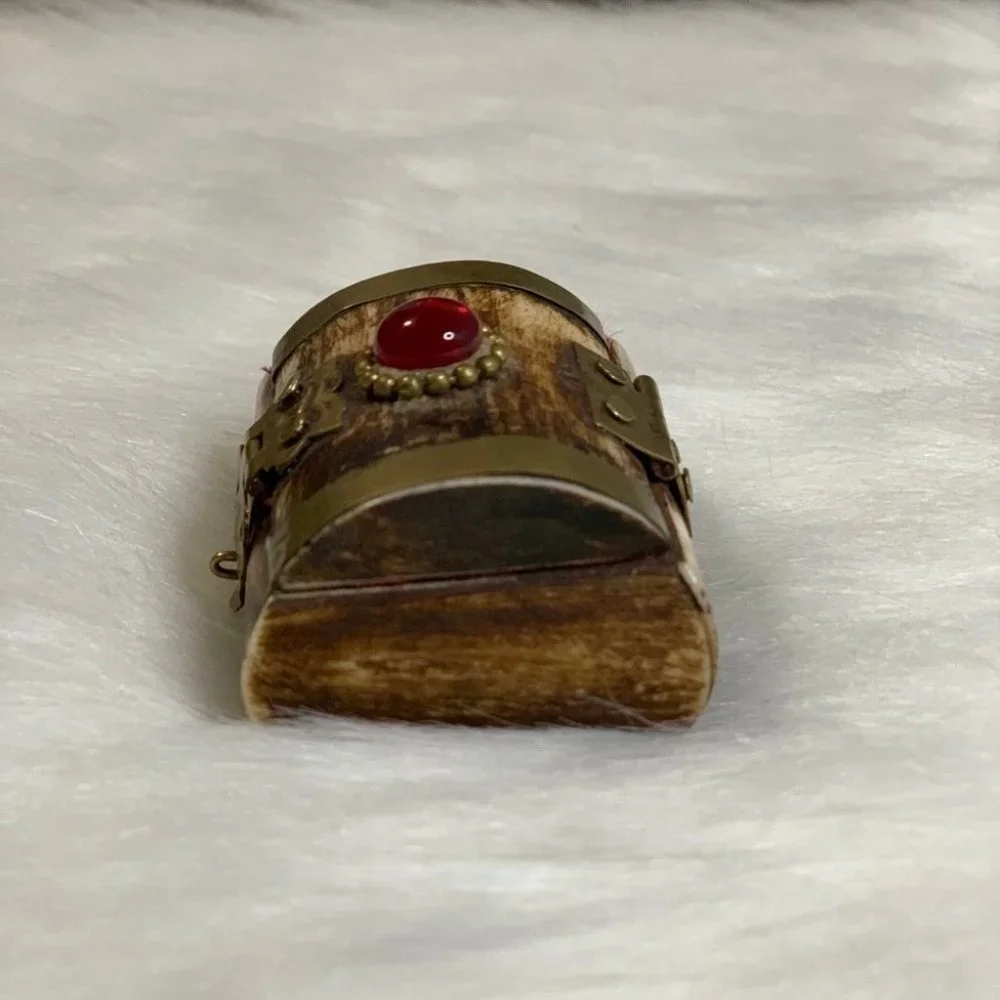 Vintage MINI TREASURE BONE BOX MINI GEM STUDDED BRASS WOOD | RED FABRIC LINING - Picture 2 of 7